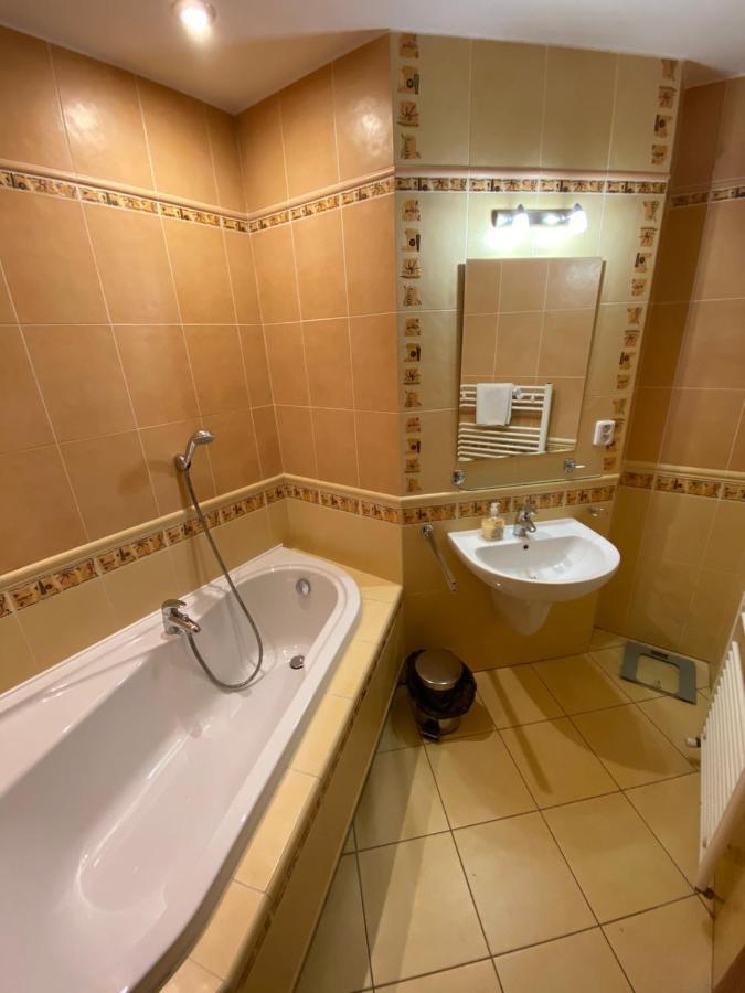 Penzion Le Monde Hotel Bardejov Bagian luar foto