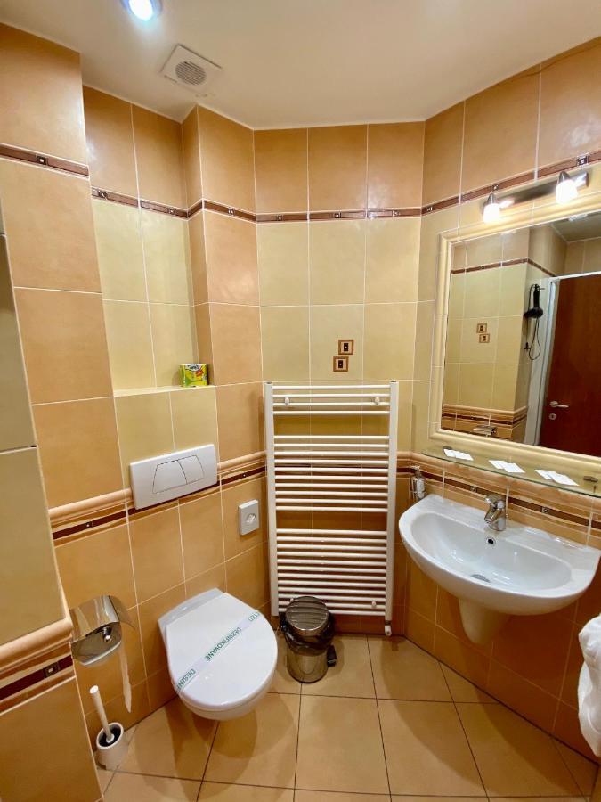 Penzion Le Monde Hotel Bardejov Bagian luar foto