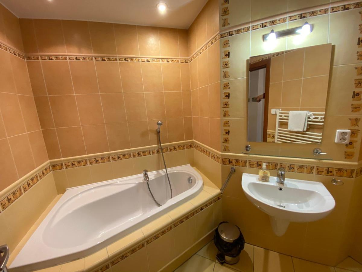 Penzion Le Monde Hotel Bardejov Bagian luar foto