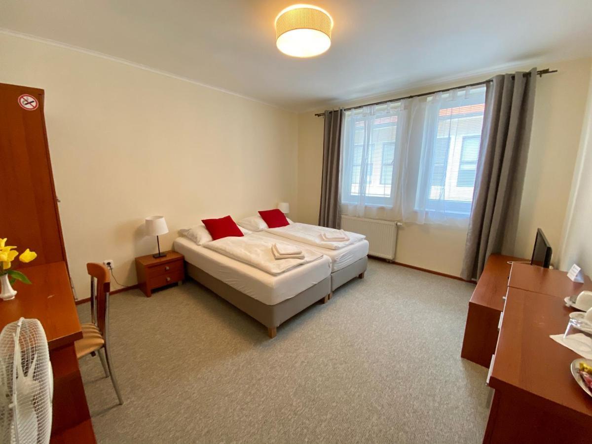 Penzion Le Monde Hotel Bardejov Bagian luar foto
