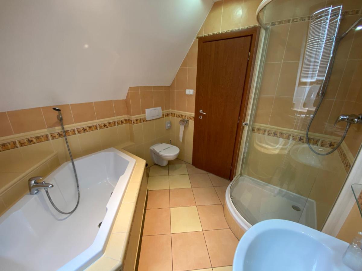 Penzion Le Monde Hotel Bardejov Bagian luar foto