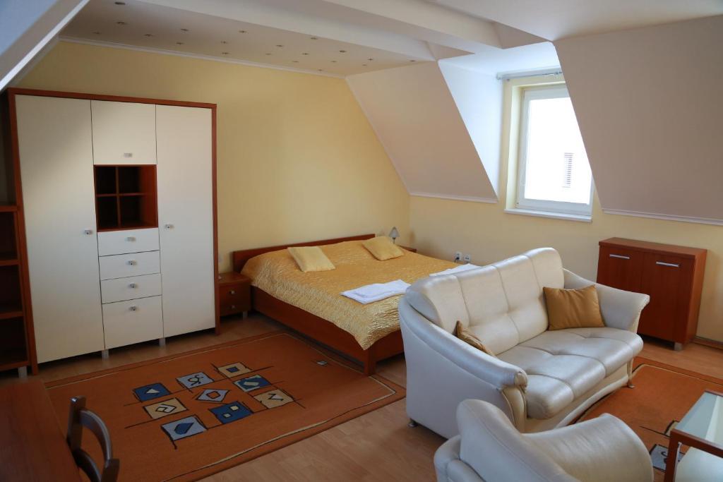 Penzion Le Monde Hotel Bardejov Bagian luar foto