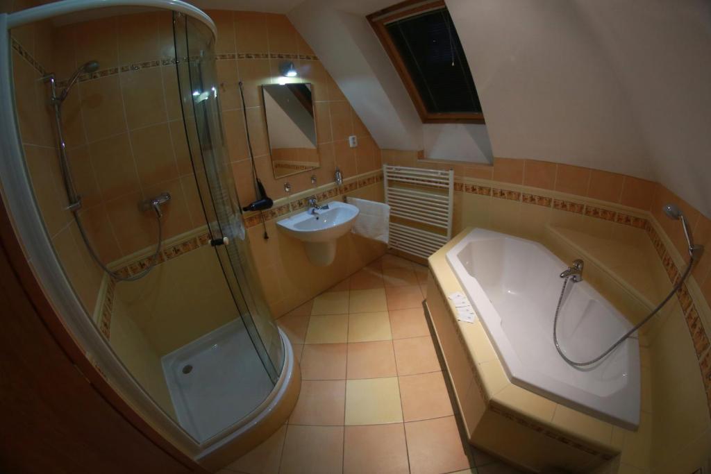 Penzion Le Monde Hotel Bardejov Bagian luar foto